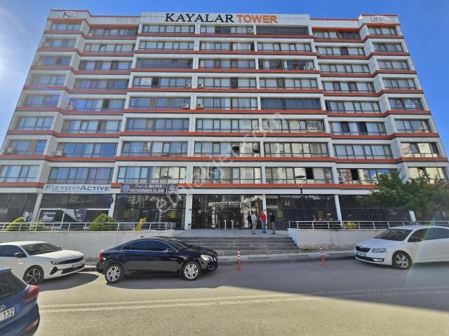 Kayalar Tower'da Güvenlikli Rezidansta 1+1 Ara Kat Kiralık Daire
