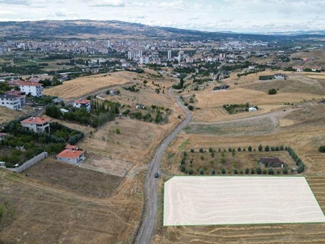 KAYI MAH. 3 YOL CEPHELİ 3376M2 TEK TAPU VİLLA PARSELİ