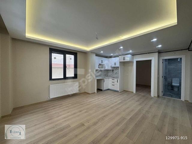 KAYIŞDAĞI MH. SIFIR BİNA TESLİME HAZIR ARAKAT GENİŞ BALKONLU 1+1