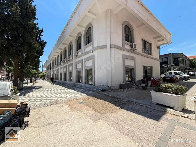 KAYMAKAM KEMAL BEY CADDESİNDE ÇARŞI KONEPTİNDE SATILIK DÜKKANLAR