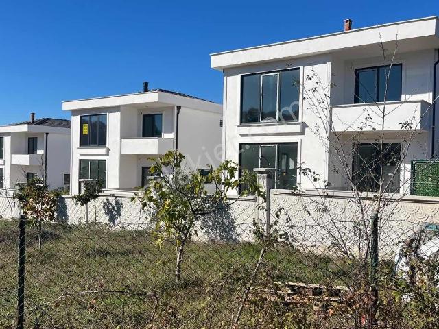 Kaynarca Başoğlu Deniz'e Komşu Yürüme Mesafesin'de Lüks 2 Villa