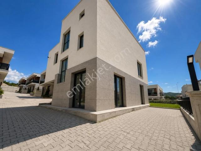 Kayseri Hacılarda, Site İçerisinde 4 Adet Triplex Villa