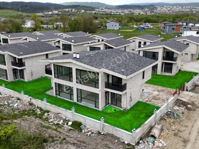 Kazukoğlunda Satılık 4 Adet İkiz Villa