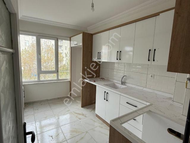 Kazım Karabekir Paşa Mah. Yenilenmiş 2+1 Ara Kat Daire