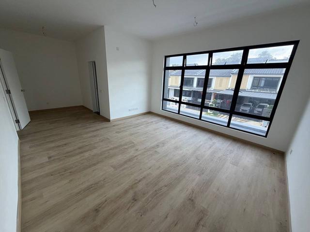 Kaze Hill Double Storey Terrance House Full Loan Unit For Sale