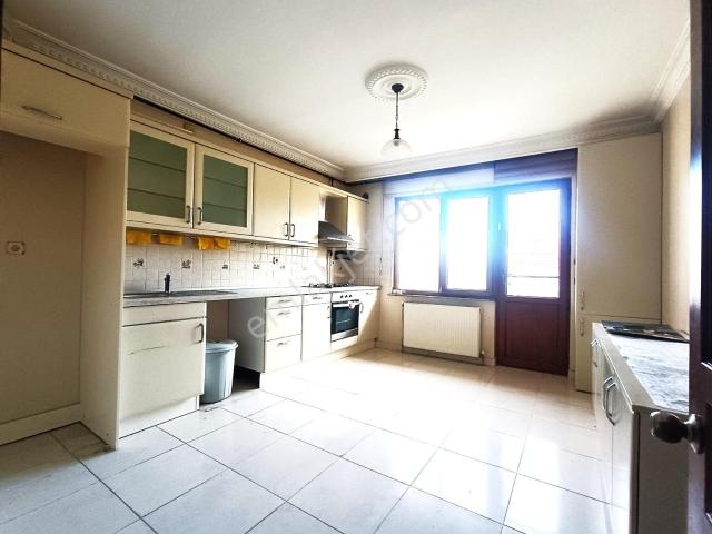 Kazimiye Mahallesi Bahçelievlerde 180 M2 3+1 Satılık Daire