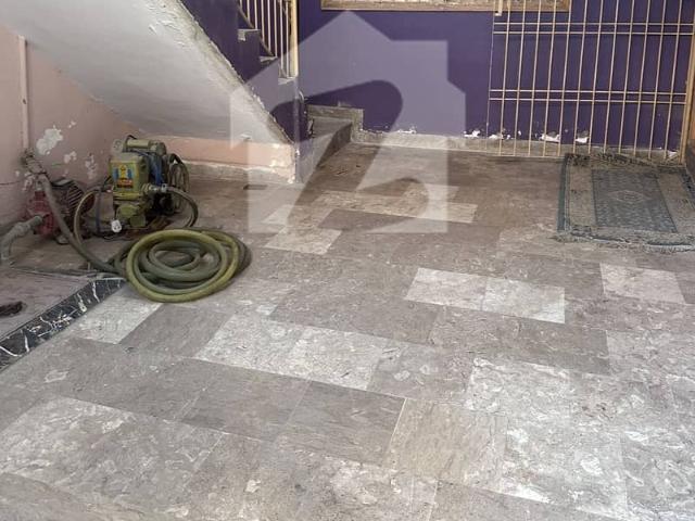 KDA Bifurcation Single Storey House Situated In Gulshan E Iqbal Block 5 Near By Imambargah Best For Ahl E Tashee. 3 Bed Lounge House
