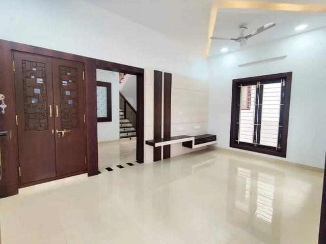 Kda officers society block A national studiam 600 sq yard Outclass loc Karachi Gulshan e Iqbal Town ID 85397