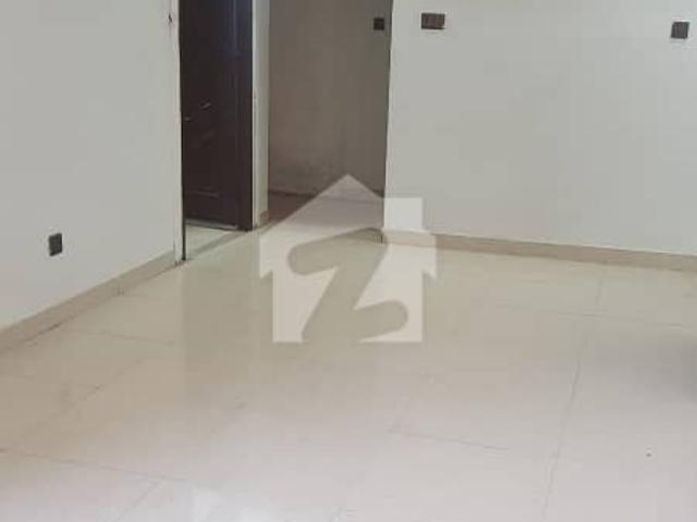 Kda leased 2nd floor flat gulshan block 5 noman center near by akhter eye hospital