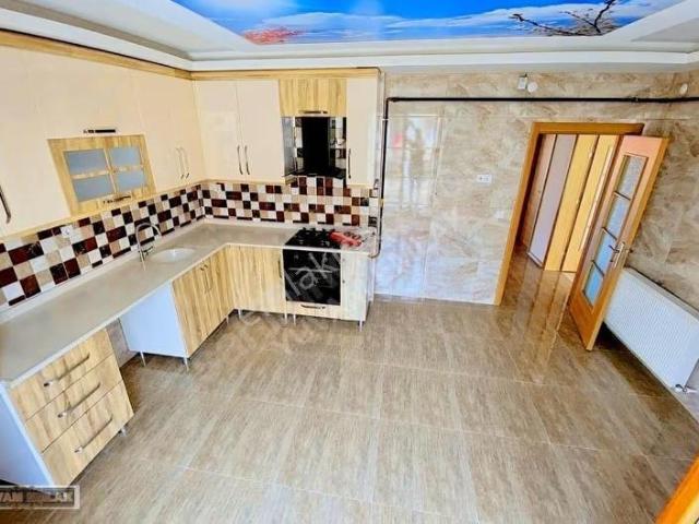 Keçiören Dutlukta Yeni Bina Kiralık 3+1 Orta Kat Evebeyn Banyo