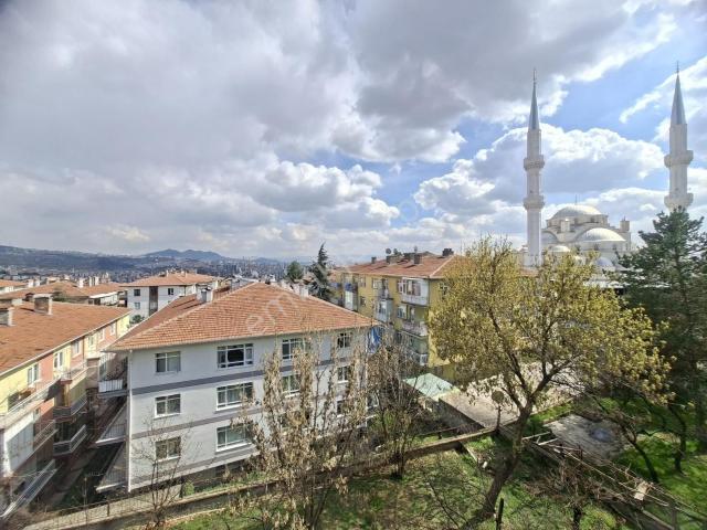 Keçiören Şenlik Mahallesinde Orta Kat Güney Cephe