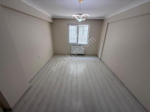 Keçiörende 3+1 Düz Giriş Ebevyn Banyolu Botanık Yanı Kiralık