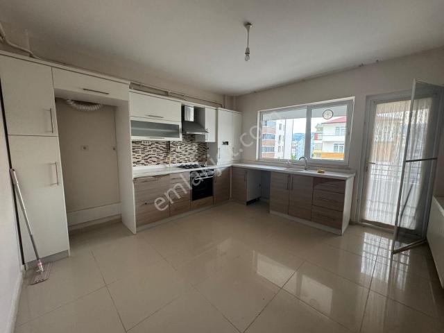 Kemal Arat Okulu Yanında 3+1 Bakımlı Kiralık Daire