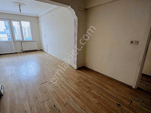 Kemalpaşa Adliye Karşısı Cadde Üstü Satılık K.mutfak 2+1 Daire