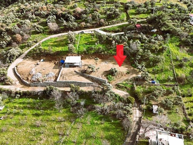 Kemalpaşa Armutlu'da Satılık 750m2 Bahçe Elektrik Su Yol Tapulu
