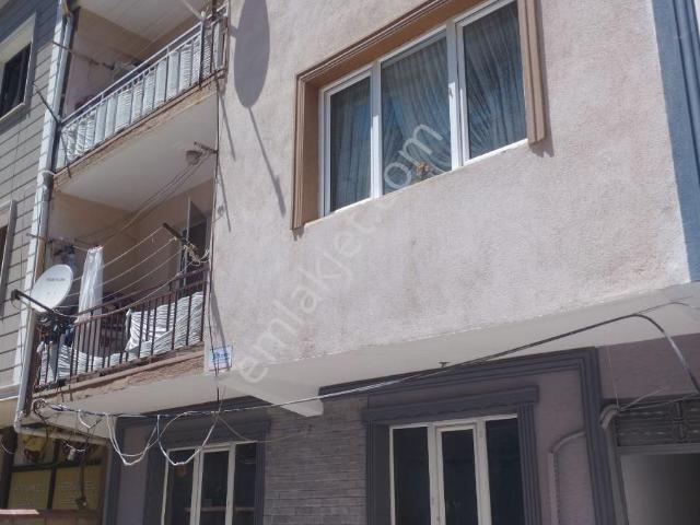 Kemalpaşa Mahallesinde 2+1 96 M2 Yenilenmiş Satılık Daire