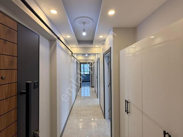 Kemalpaşa Mah'de Yüksek Giriş Kat 2+1 95 M² Daire Balkonlu