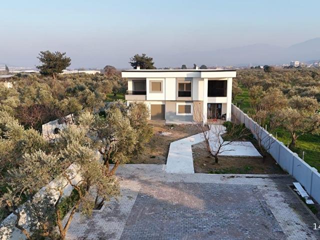 Kemalpaşa Çınar 5027 m Satılık 4+1 Villalı Bahçe