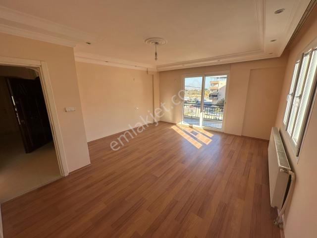 Kemalpaşa Sekiz Eylülde Kiralık 3+1 Doğalgazlı Merkezi Konumda