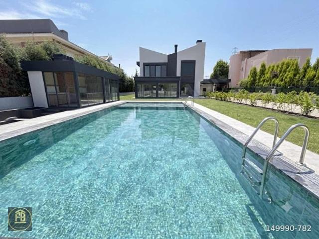 KEMALPAŞA ULUCAK 1010M2 ARSA İÇİNDE 4+1 SATILIK VİLLA