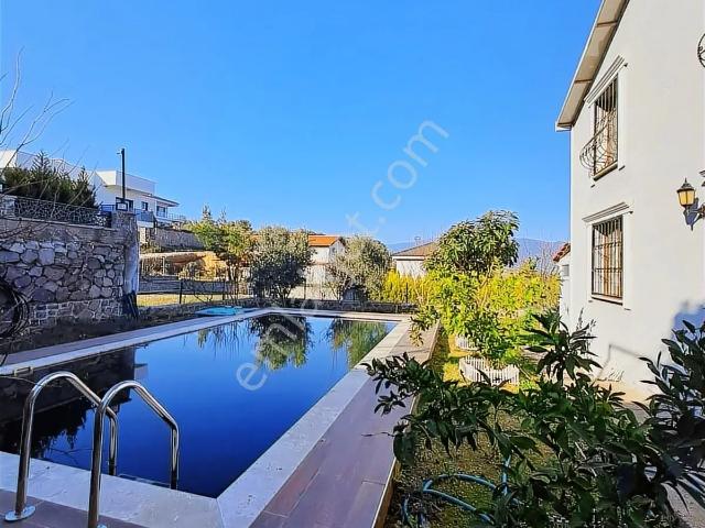 Kemalpaşa Yukarıkızılca Satılık 5+1 Havuzlu 160m2 Villa