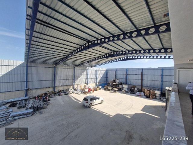 kemalpasa sanayi sitesi içinde 1100 m2 açık alanlı satılık depo