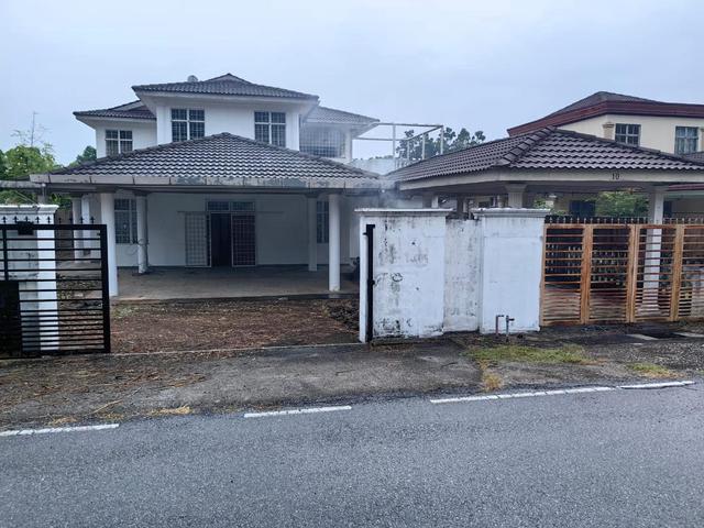 Kemboja Bukit Beruntung Bungalow