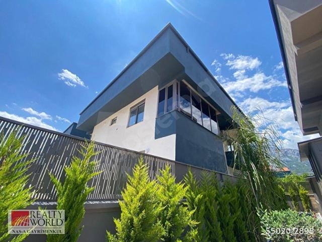 KEMER ÇAMYUVA DA 4+1 TRİPLEKS HAVUZLU SAUNALI JAKUZİLİ VİLLA