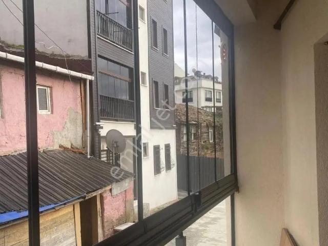 Kemerburgaz Merkezde 1+1 Balkonlu Kapalı Mutfaklı 40 M2 Net