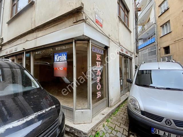 Kemerkayada Kiralık Depolu Dükkan
