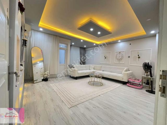 Kent Meydanı Dibinde Geniş Kullanışlı Harika 3+1