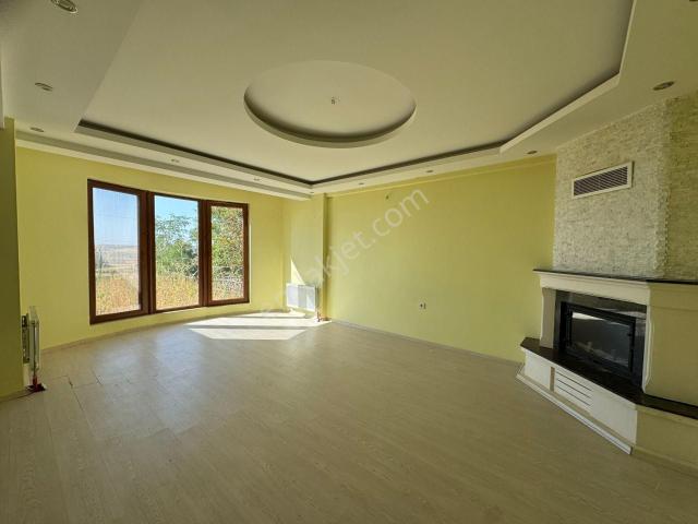 Kent Orman’da Satılık 5+1 Tripleks Villa