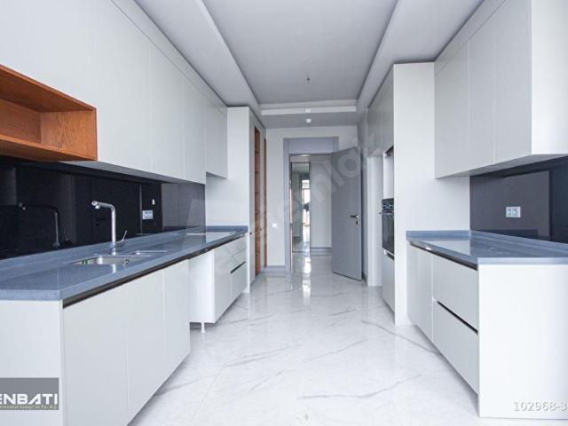 Kent İncek'te Çift Balkonlu Şerefiyesi Yüksek 5+1 Satılık Daire