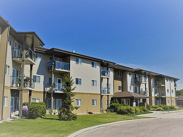 Kenwood Court Spacious 2 Bedroom Unit Apartment For Rent