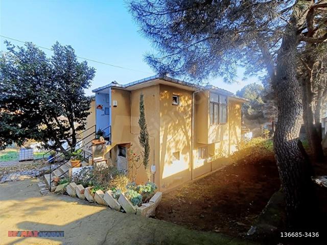 KENAN TÜRKMEN'DEN SATILIK 1605M2 ARSA IÇINDE 2 KATLI VILLA