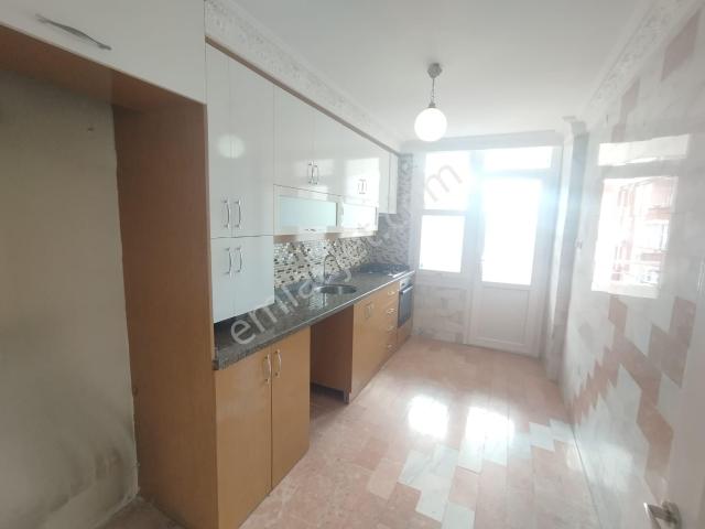 Kenan Evren Bulvarına Yakın Sitede 3+1 Kapalı Mutfaklı Masrafsız Daire