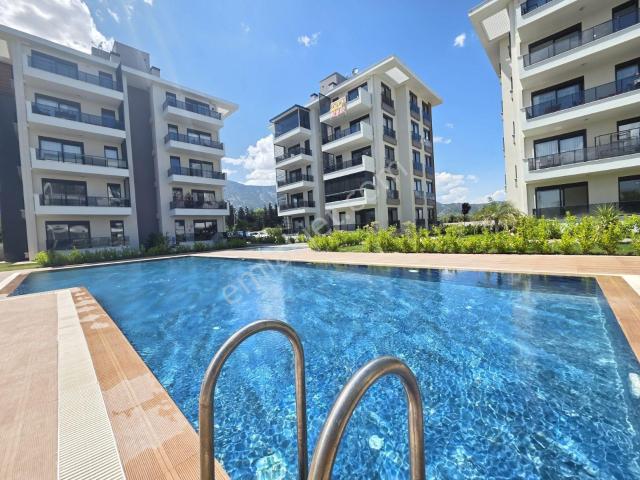 Bu Fiyata 2+1 Yok/ 140 M2 / Kendine Ait Bahçesi Var /ful Havuz