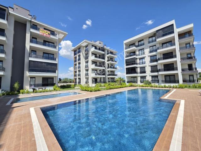 Kendi Bahçesi Var 2+1 / 140 M2 / Havuz Manzaralı