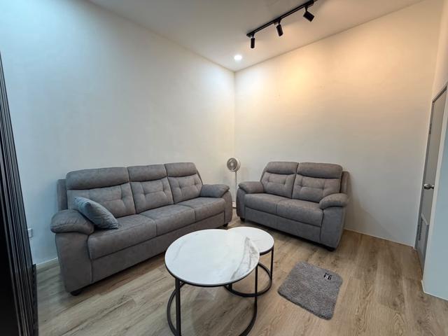 Kensho upper unit For Rent 1380 sqf Block E