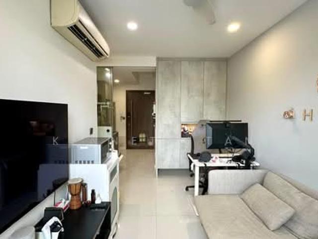 Kensington Square Apartment For Sale, $1,100,000, 2 Bed 2 Bath 614 sqft $1,792.00 psf