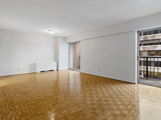 Kenson Towers Studio Apartment for Rent at 235 Somerset St W, Ottawa, ON K2P 0J3 Centretown