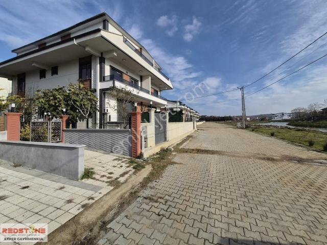 Kefken'de 3+1 Sıfır Özel Yapım Trıpleks Satılık Villa