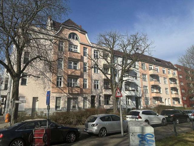 Kein Milieuschutz! Gepflegtes, denkmalgeschütztes Mehrfamilienhaus in Britz