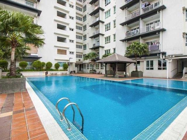 Kelana Jaya Kelana Puteri condo with semi furniture