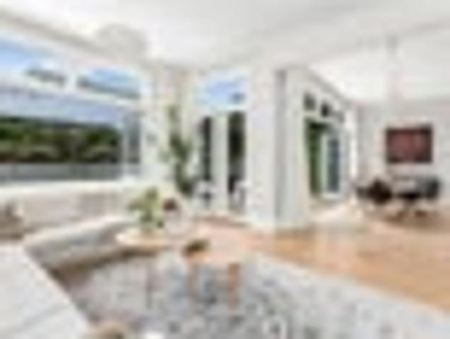 Kelburn, 5 bedrooms, $2000 pw
