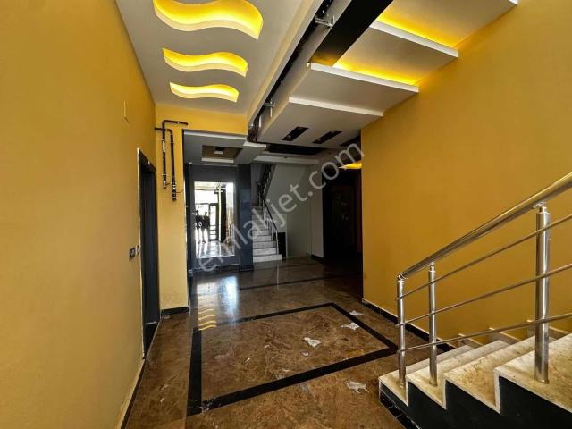 Kelepir Hasarsız İskanlı 1+1 Cadde Üzeri Eşyalı