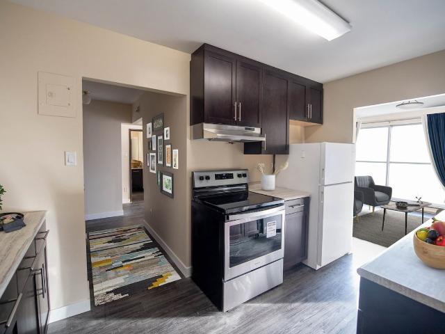 Kelly House 3 Bedroom Apartment for Rent at 15 Carlton St, Winnipeg, MB R3C 1N8 Downtown Winnipeg