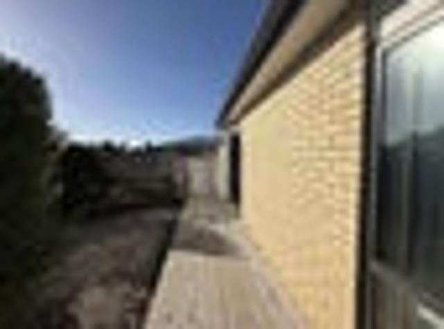 Kelston, 2 bedrooms, $550 pw