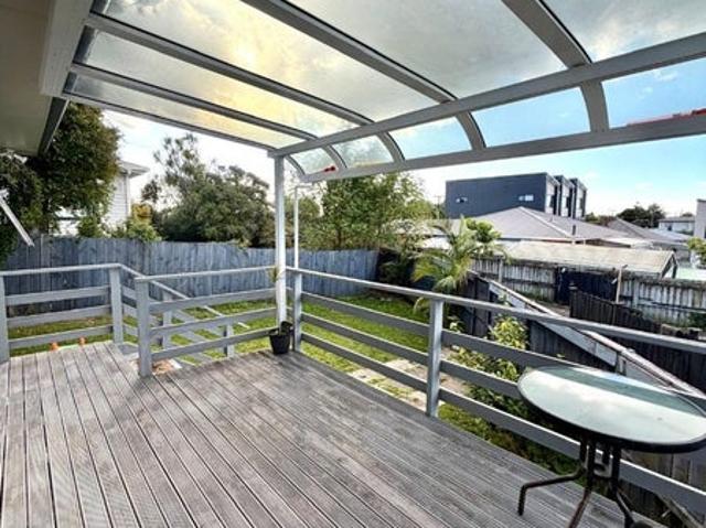 kelston, 3 bedrooms