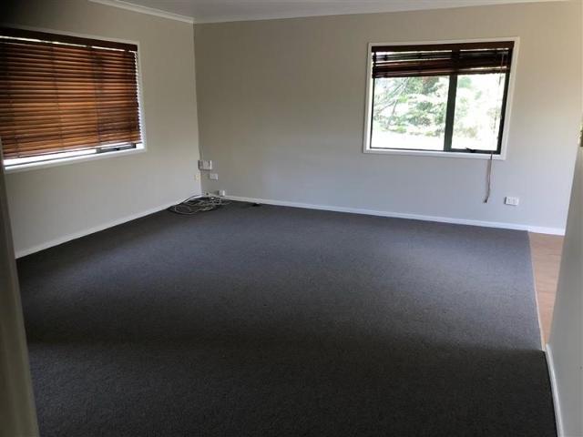 kelston, 3 bedrooms